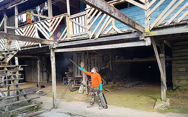 Researchers from the Malaysian Institute for Medical Research (IMR) field-testing a Bayer targeted outdoor residual spray (K-Othrine® Polyzone) for use on Longhouses in Sarawak, Malaysia.