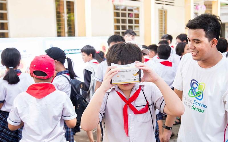 Advocacy, raising public awareness and community engagement are critical when it comes to source reduction in dengue control efforts. Quang Nguyen Thanh (Market Development Executive, Environmental Science Vietnam, Crop Science Division, Bayer) shows a primary school student at the Bayer Science Festival in Long An, Vietnam how to use Bayer Mosquito Quest – a virtual reality tool where users identify potential mosquito breeding spots in a typical home.