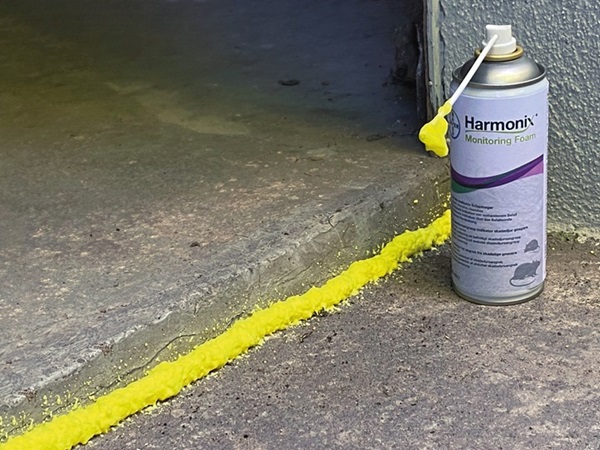 Harmonix Monitoring Foam flaska och sprayat skum